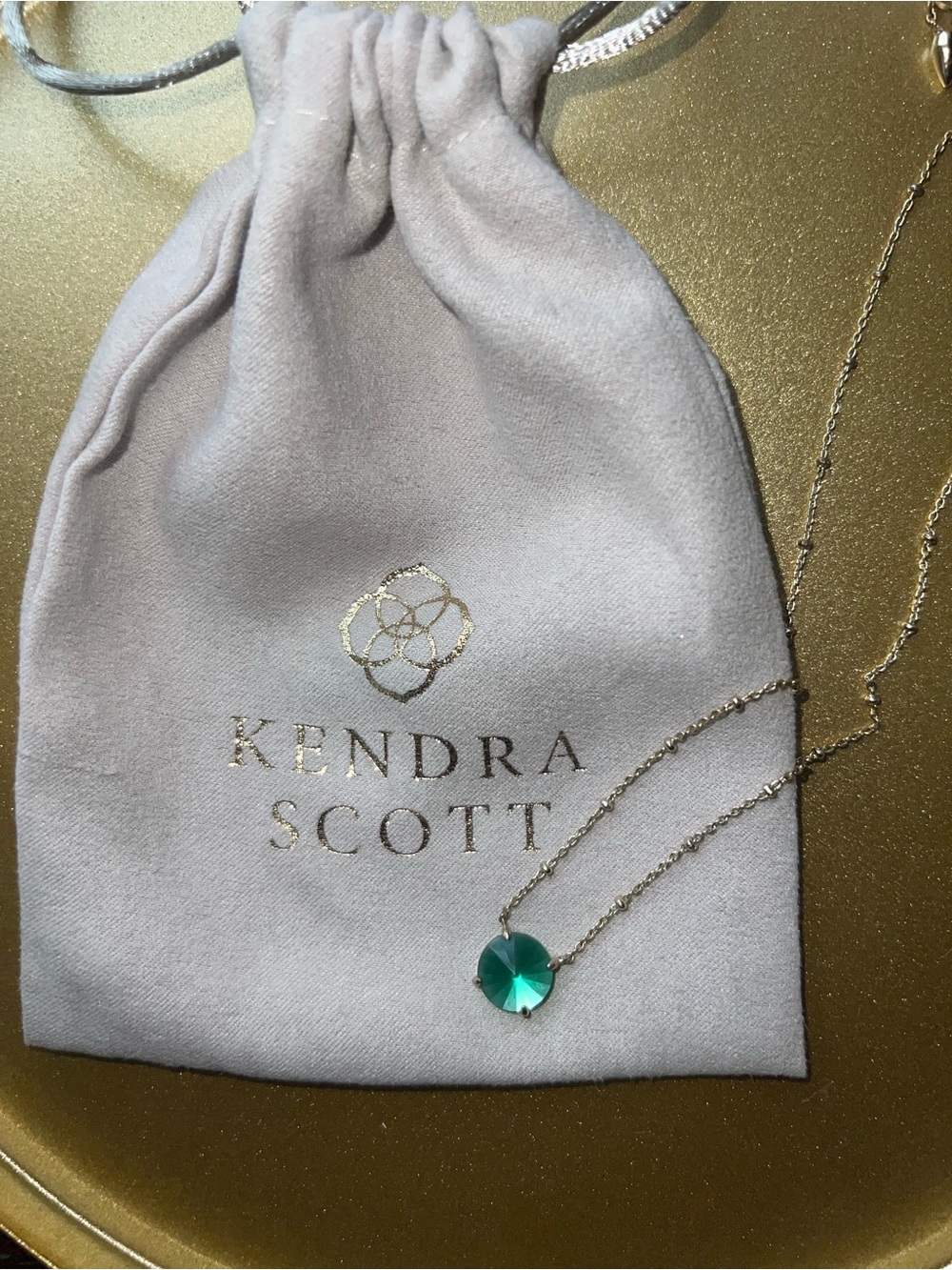 KENDRA SCOTT - Jolie Short Pendant Necklace in Kelly Green/Teal Illusion